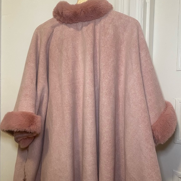Alpaca Wool Pink Poncho - Picture 2 of 2